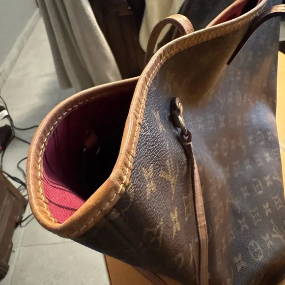 Louis Vuitton GM Monogram Brown Tote Bag - Picture 7 of 16